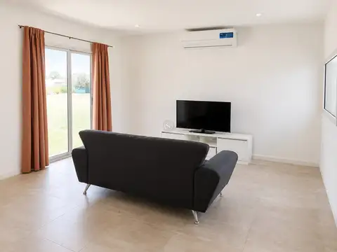 Casa en Venta en Pilar del Este - Santa Lucia, USD 179.900