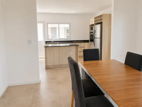 Casa 5 ambientes con 3 baños