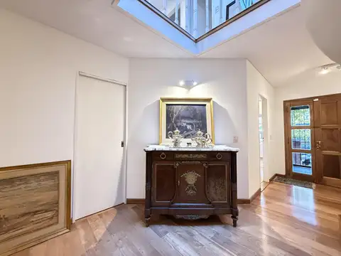 Duplex con jardin y pileta, impecable.