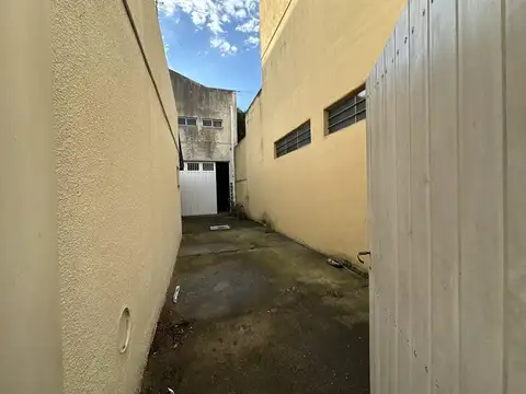 Galpón con vivienda u oficinas, ideal inversor