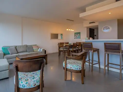 DEPARTAMENTO DE 4 AMBIENTES CON BALCON A LA CALLE