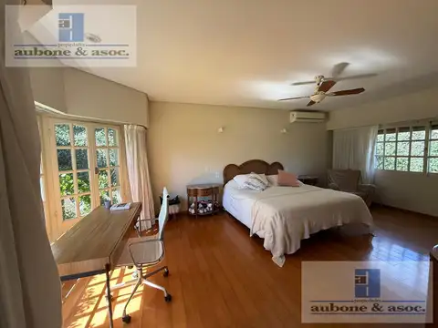 Casa en Alquiler con 4 cocheras