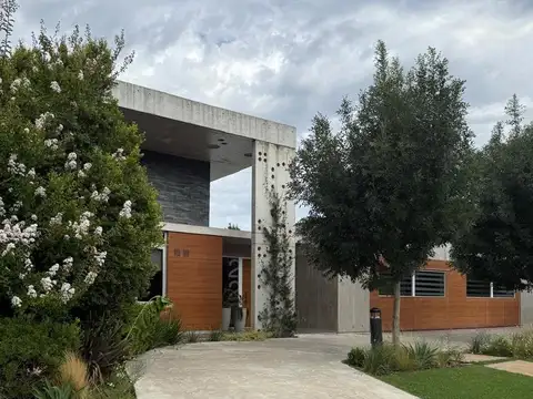 Casa en Venta en Funes, USD 1.850.000