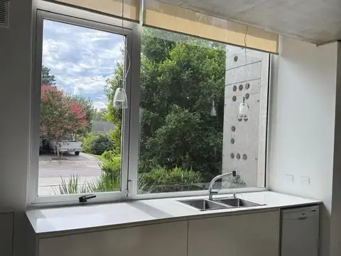 CASA PREMIUM DE CUATRO DORMITORIOS VENTA PISCINA Y JARDIN FUNES ROSARIO