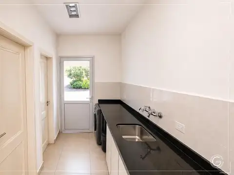 Casa en Venta al Oeste