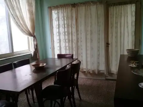 CASA 3 AMB. CON JARDIN Y FONDO LIBRE VILLA LUZURIAGA