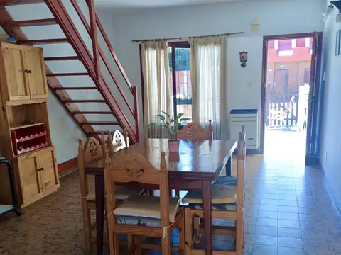 IMPECABLE TRIPLEX CON FONDO Y PARRILLA. DUEÑO SIN COMISIÓN  112m2