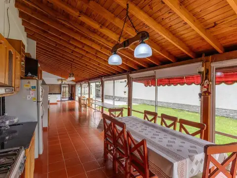 CASA 7 AMBIENTES EN VENTA SAN JUSTO CON PILETA