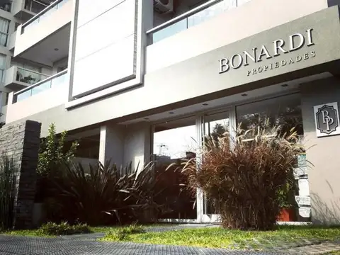 Cochera cubierta  en Mansilla 650