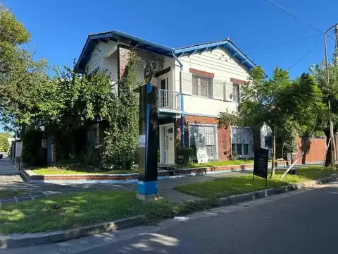 Chalet de 4 Ambientes en Doble Lote con Consultorio Independiente en Ramos Mejía Sur