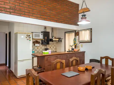 Casa 2 ambientes con 3 baños
