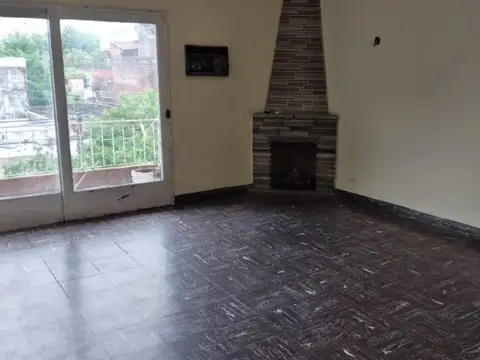 LOCAL CON ENTREPISO + DEPTO 3AMB,BALCON Y PATIO + 2 DEPTOS 2 AMB (VENTA EN BLOCK)