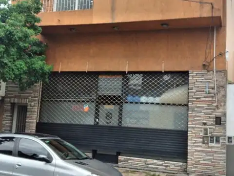 LOCAL CON ENTREPISO + DEPTO 3AMB,BALCON Y PATIO + 2 DEPTOS 2 AMB (VENTA EN BLOCK)