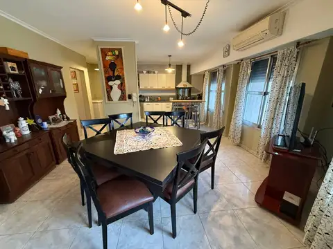 Casa 5 ambientes con 3 baños