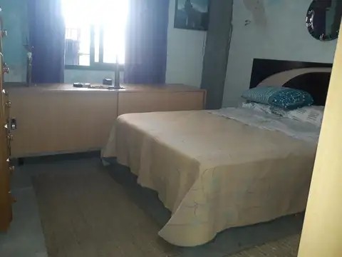 CHALET 2 PLANTAS EXCELENTE  UBICACION MORENO SUR