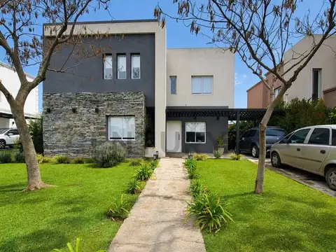 Venta casa de 6 Ambientes barrio Santa Emilia – Pilar del Este