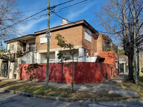 PH en Esquina Apto Dos Familias o Inversión | 2 Viviendas Independientes en Block - Villa Adelina