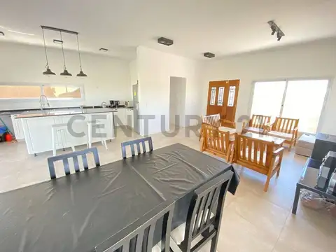 Casa 4 ambientes con 3 baños