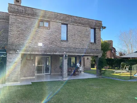 Casa en venta en Country Club Banco Provincia