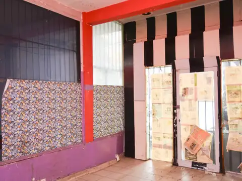 OLIVOS.  Local Comercial y Vivienda  con Entradas Independientes  .