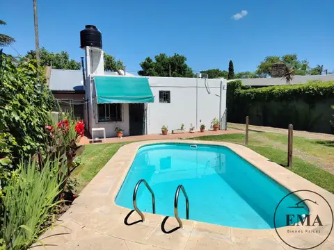 Casa en Venta con 2 cocheras