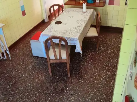 Casa 6 ambientes con 2 baños