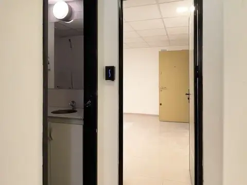 Oficina en alquiler ubicado en Torre Libertad, 18 de julio Centro