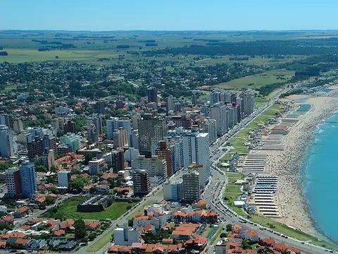 DUPLEX con excelente ubicación - 4 cuadras de la peatonal (calle 21)   APTO CREDITO  