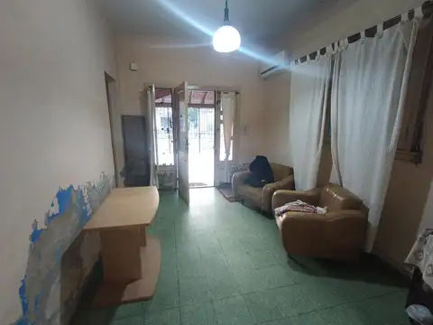 Casa 4 ambientes con 1 baño