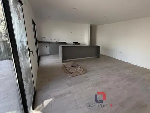 Casa 3 ambientes con 1 baño