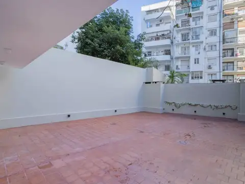 French 2200, Piso 1