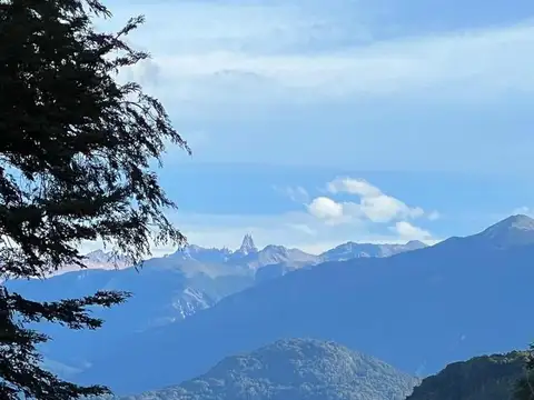 Exclusivo Puerto Tigre. Costa de Lago Nahuel Huapi