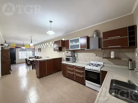 Depto Tipo Casa en Venta con 2 cocheras