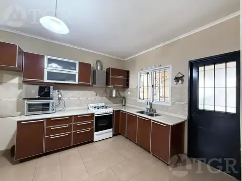 Depto Tipo Casa 6 ambientes con 2 baños