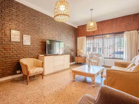 CHALET 6 AMB PARQUE PILETA QUINCHO HURLINGHAM