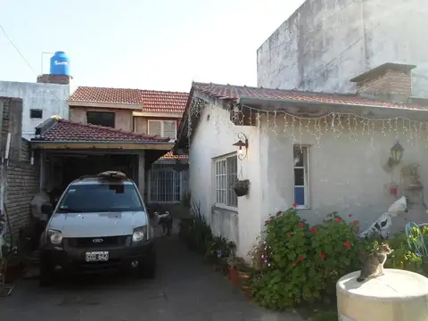 Manuelita Rosas al 1000 entre Rivera y Colombres