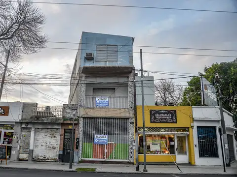 RETASADO  - AMPLIO PISO EXCLUSIVO CON BALCÓN