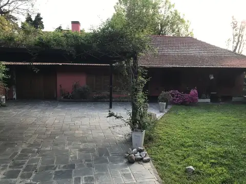 Casa 6 ambientes con 4 baños