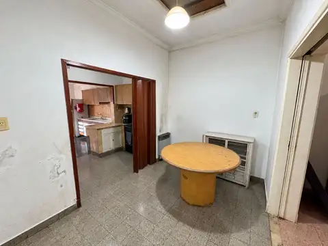 Casa 5 ambientes con 1 baño