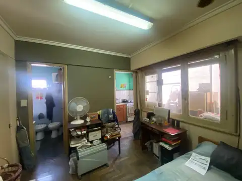 Departamento venta 1 ambiente Boedo 3er piso por escalera con balcon cubierto