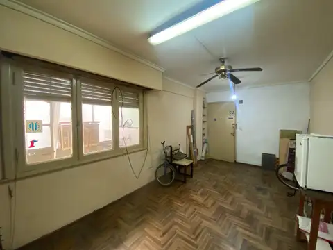 Departamento venta 1 ambiente Boedo 3er piso por escalera con balcon cubierto