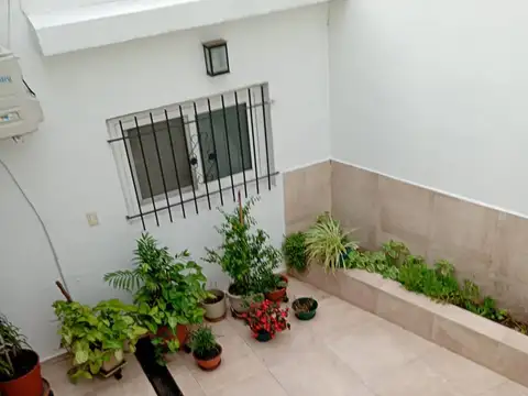 Casa 5 ambientes con 1 baño
