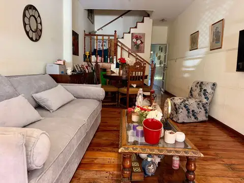 VENTA TRIPLEX 4 AMBTES.C/COCHERA Y PATIO-LANÚS
