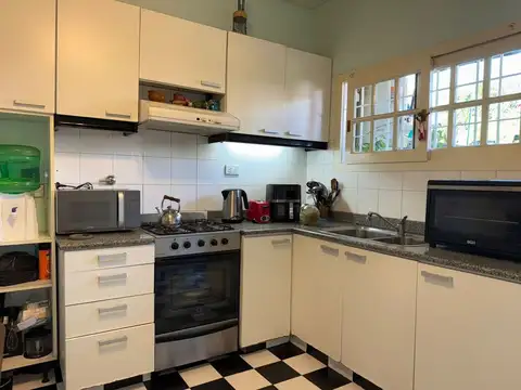 VENTA TRIPLEX 4 AMBTES.C/COCHERA Y PATIO-LANÚS