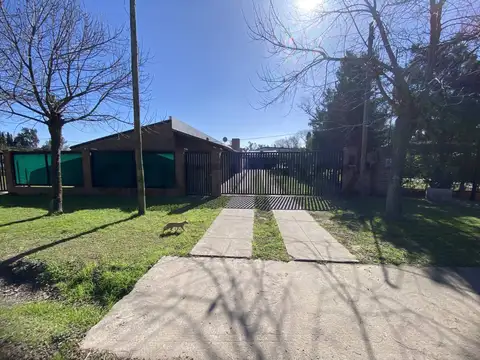Casa en Venta con 2 cocheras