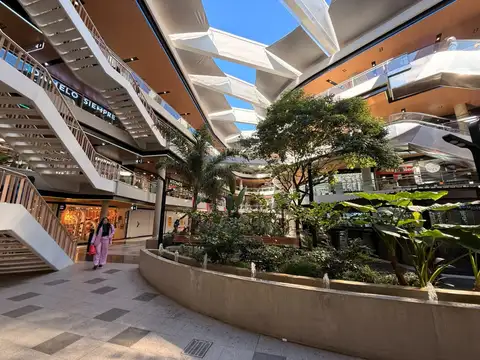 Av. 9 de Julio 100, Piso 1