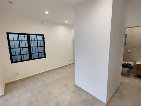 Depto Tipo Casa en Alquiler con 1 cocheras