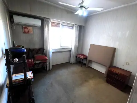 Departamento de 2 amb en Villa del Parque, 36m2 funcional, exp bajas. Balcon frances, cocina equipada, termotanque.