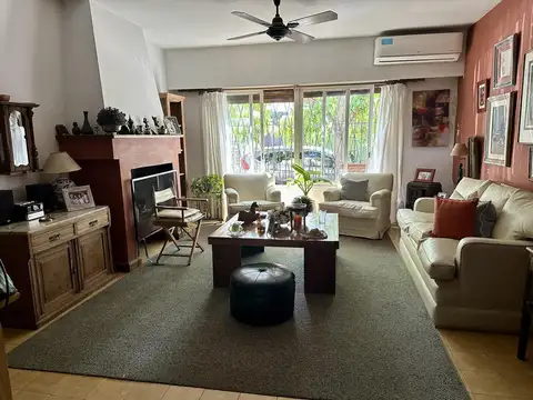 Casa en venta en Martínez con jardin y pileta