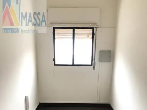 EN ALQUILER CASA EXCLUSIVO USO INSTITUCIONAL/PROFESIONAL/COMERCIAL  4 HABITACIONES. CENTRO 